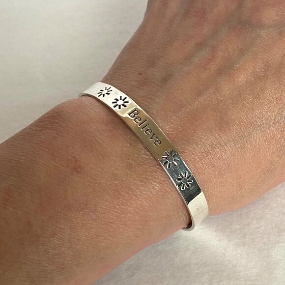 Sterling Silver 925 Stamped “BELIEVE” Inspirational Oval Cuff Bracelet Sz 6.5" - Picture 1 of 16